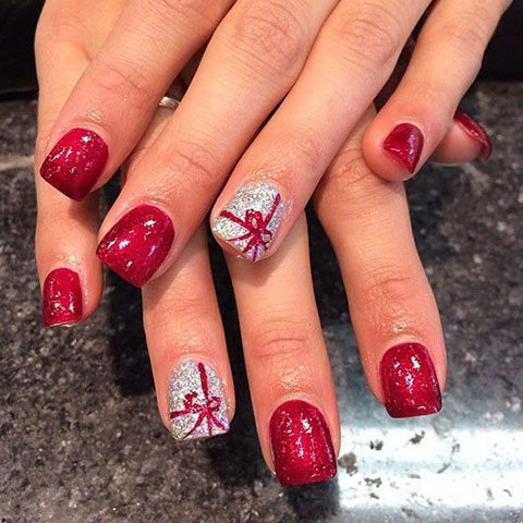 22 Creative Christmas Nail Art Ideas for the Holidays - College Fashion